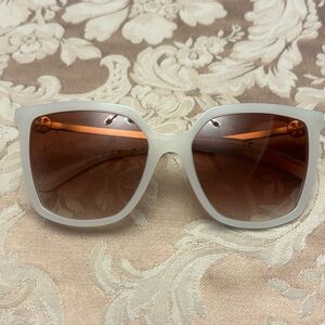 Tory Burch sunglasses with Ivory frame and light brown Lenses